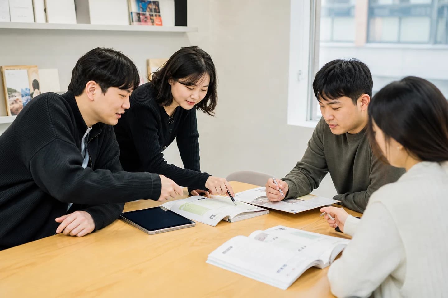 문제집·워크북 편집 40P 작업 장면 예시